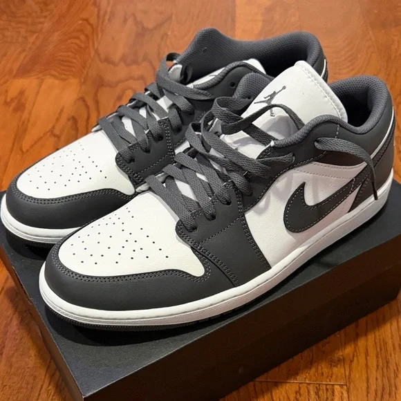 Nike Air Jordan 1 Low - Picture 5 of 5